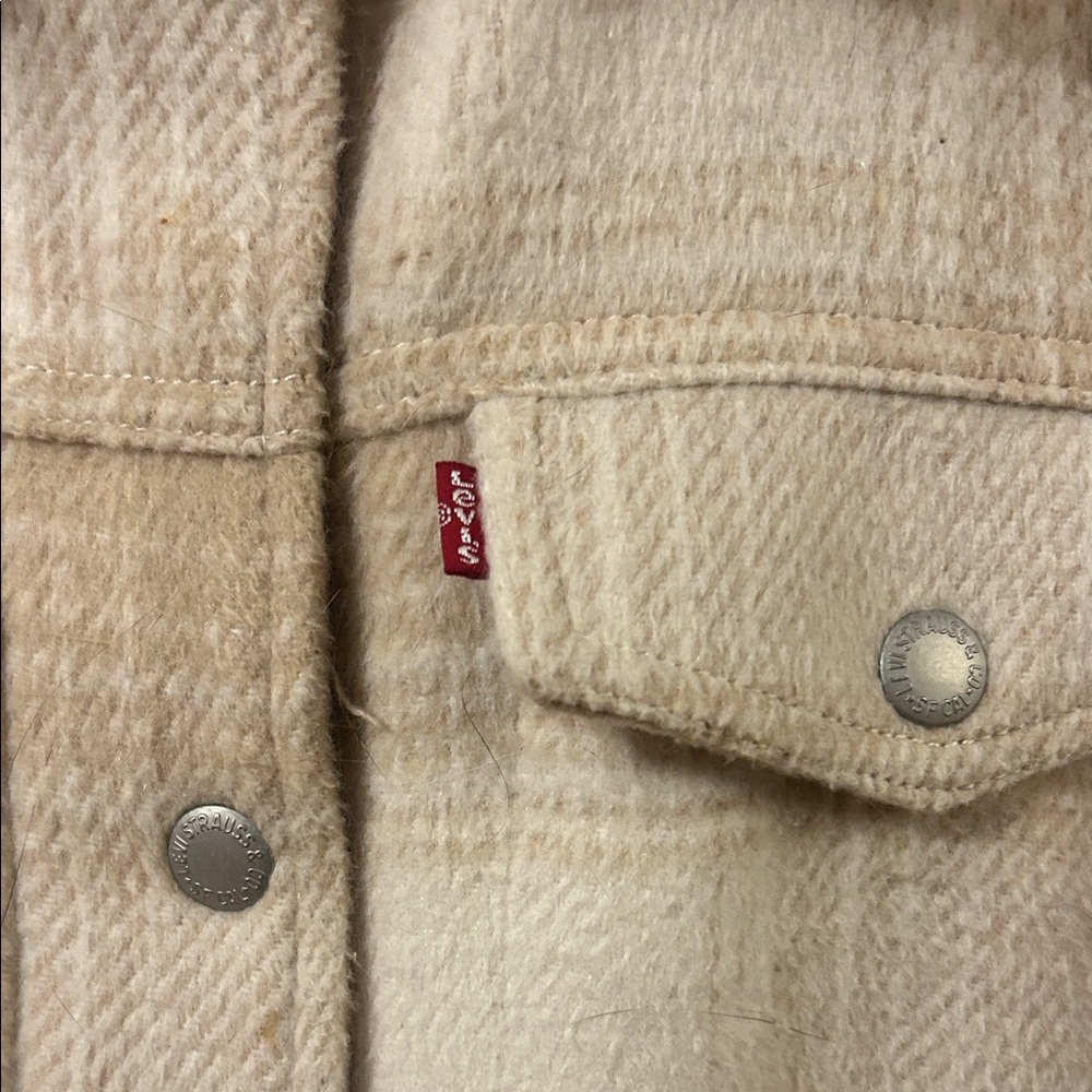 Levi's Women's Beige Plaid Sherpa Jacket - Picture 2 of 4